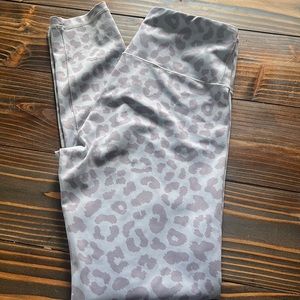 Pink Lily Light blue and purple cheetah leggings sz M